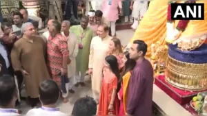 Karan Adani Offers Prayers At Iconic Mumbai Pandal On Ganesh Chaturthi