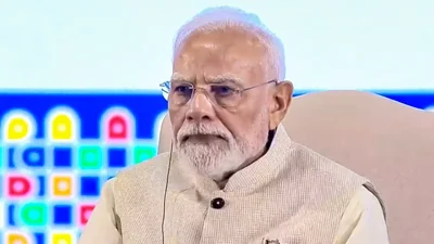 Decades after sharing a school in Gujarat's Vadnagar, an 81-year-old man turned