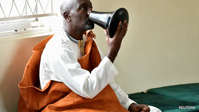His successor, Prince Edward Rukidi Kijanangoma Nyabongo I, has worked as an editor