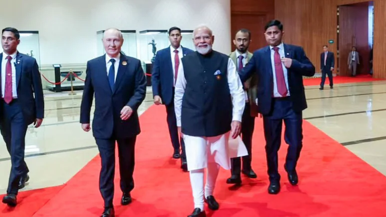 Elaborating on the pyramid analogy, PM Modi said the current global governance structure keeps