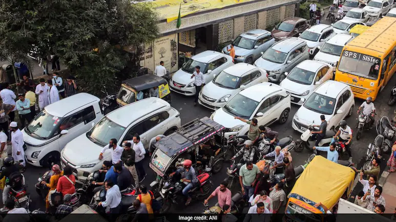 Talking to PTI, protestor Shailendra Rawat alleged that thousands of teacher positions were