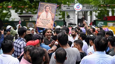 'Viral influencer' arrested, UN's new world map, Zee founder booked in fraud case — HT Evening News