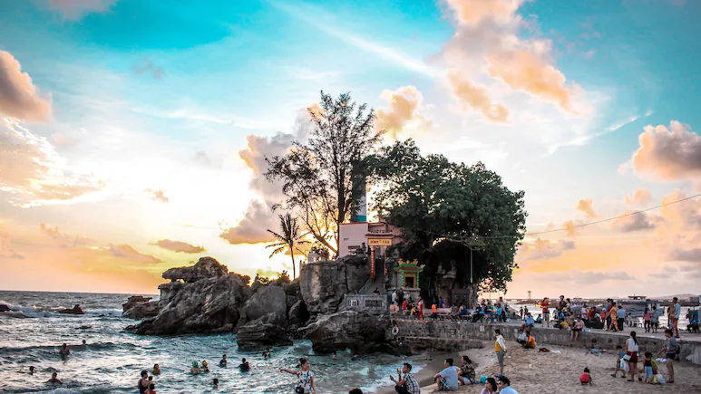 That's Our Dream Work-Life Balance' — Swiss Tourist's 'Hectic' Life Leaves Indian Professional