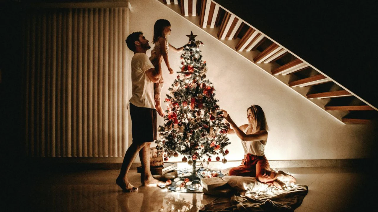 Boss Rejects Woman's Holiday Request To Prioritise Employees With Children, Sparks Debate
