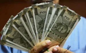 Man Invests Rs 25,000 Each For His 'Loyal' Driver And Housekeeper, secures Praise: 'Amount Will