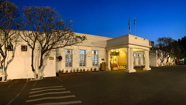 Justice Jalan directed that the lawsuit by the Delhi Gymkhana Club Ltd Staff Welfare