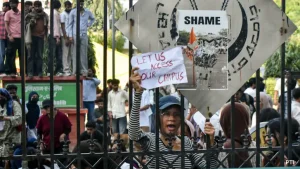 A "Final" Warning For Protesting Students As Jamia Extends Online Classes