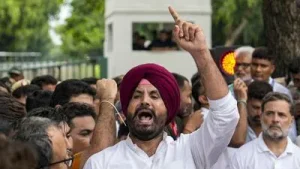 Why did the Congress decide to remove Amarinder Singh Raja Warring?