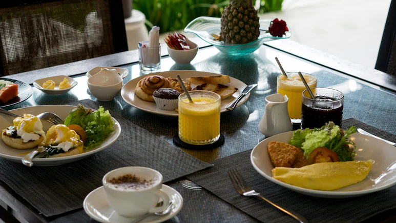 Indian Entrepreneur Compares US Luxury Hotel Breakfast With India — "Really Spoiled Us"
