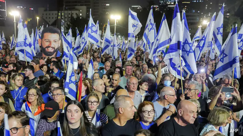 Thousands gathered in Tel Aviv on Saturday for a large anti-government demonstration, three