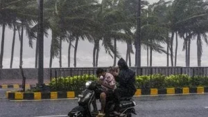 With Cyclone Arnab’s landfall process expected to continue until the early hours of Wednesday