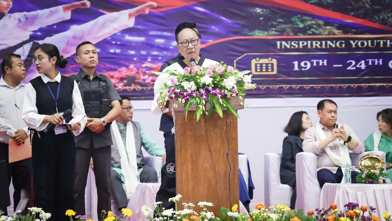 GTTF president Grand Master Jun Lee presented the distinction to the Chief Minister