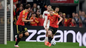 Kevin De Bruyne scored twice as Belgium beat Turkey 3-0, while France were held 1-1 by Italy