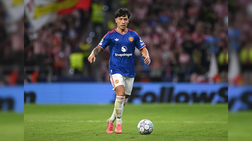 Manchester United defender Lisandro Martinez apologised on Thursday for publicly criticising