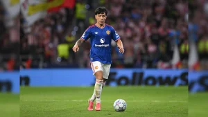 Manchester United defender Lisandro Martinez apologised on Thursday for publicly criticising