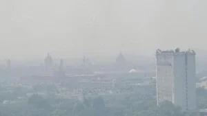 Delhi's air quality remains 'poor'; minimum temperature recorded at 15.7°C