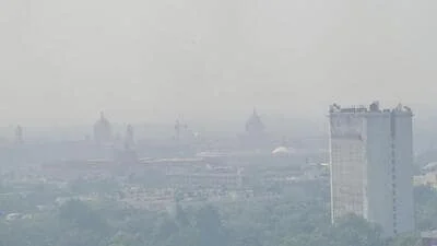 Delhi's air quality remains 'poor'; minimum temperature recorded at 15.7°C