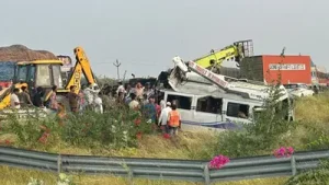7 killed, 10 injured as tempo traveller plunges into drain on Delhi-Mumbai Expressway — Rajasthan