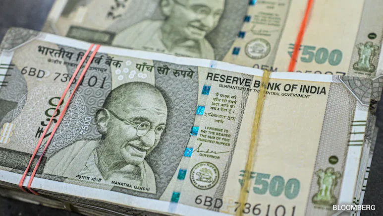 India's Bank Cash Surplus Shrinks as RBI Curbs Rupee Bets
