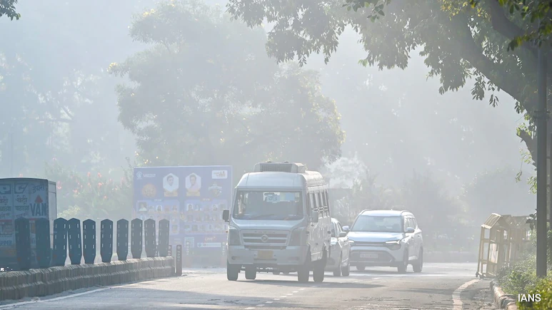 Delhi recorded a minimum temperature of 15.3 degrees Celsius on Tuesday, the lowest October