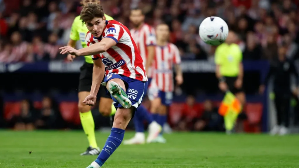 After the match, Alvarez apologised to the fans and admitted it had been a "mistake" on his part