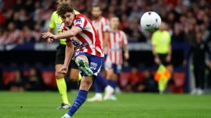 After the match, Alvarez apologised to the fans and admitted it had been a "mistake" on his part