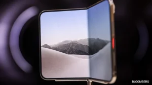 Customers' iPhone Duo Feedback — 'Large Crack On Screen, Crunching Sound'