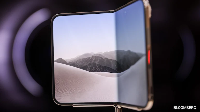 Customers' iPhone Duo Feedback — 'Large Crack On Screen, Crunching Sound'