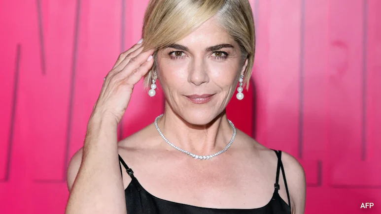 Actor Selma Blair allegedly 'bashed her head' during a violent incident aboard a Delta flight