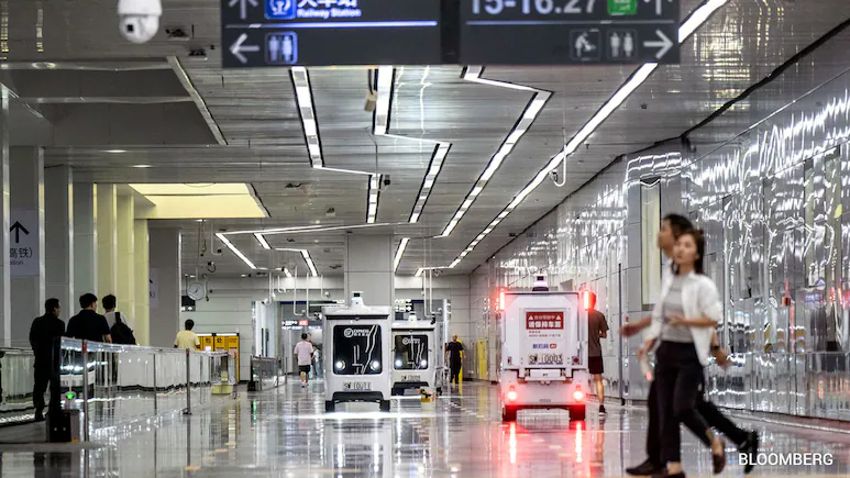 Self-driving taxis collect passengers from the roadside, drones carry parcels, and delivery