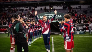 Harry Kane Receives Guard Of Honour From Bayern Munich Teammates After Maiden Ballon d'Or