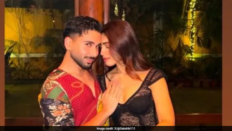 Bhumi Pednekar, Orry's Viral Pose And The Rs 25 Lakh 'Good Luck' Rumour