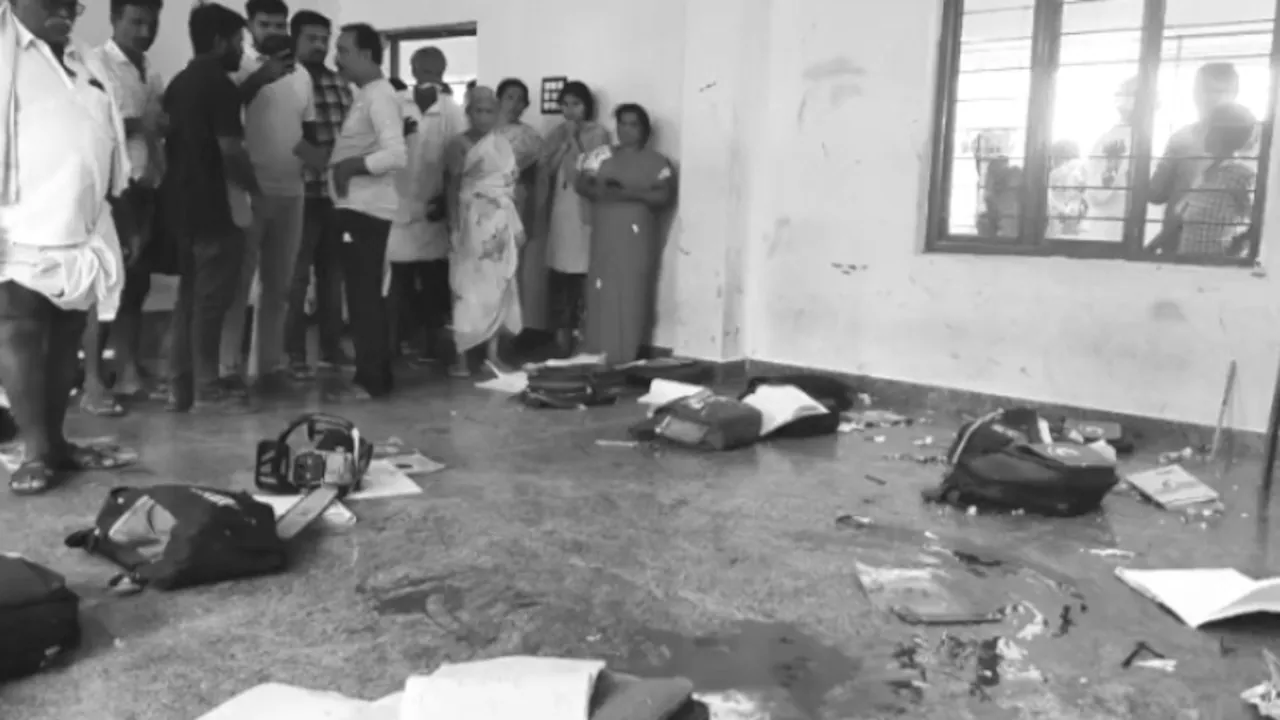 Man Attacks Andhra Students With Chainsaw In Classroom, 2 Girls Injured