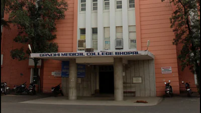 The students who continue with Hindi are preparing to switch by learning English