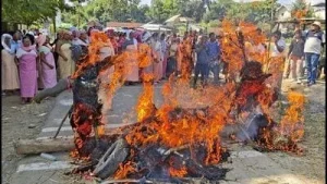 Shutdowns paralyse Manipur's Meitei-dominated Imphal Valley, Kuki-majority Kangpokpi