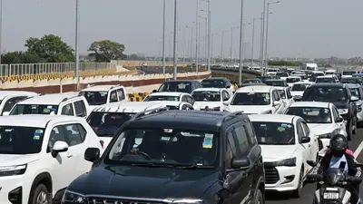 From India Gate and Connaught Place to Parliament Street and Jantar Mantar, bumper-to-bumper
