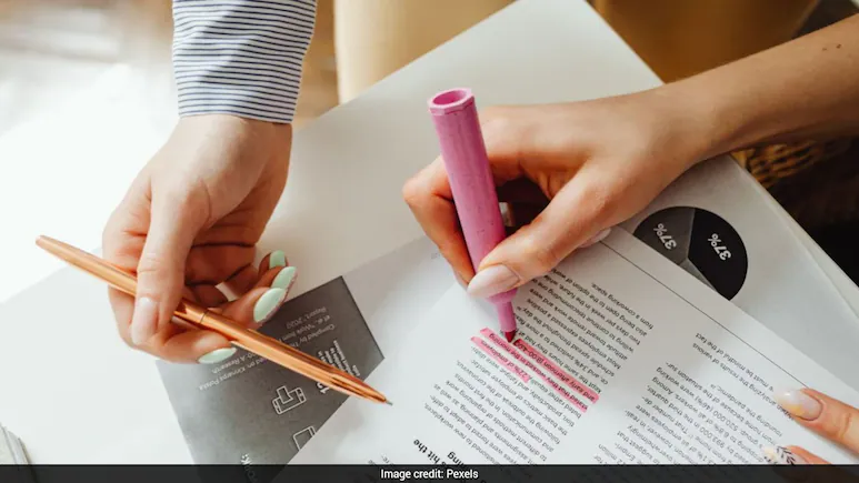 Highlighters May Reduce Understanding, Researchers Say — Revision Warning