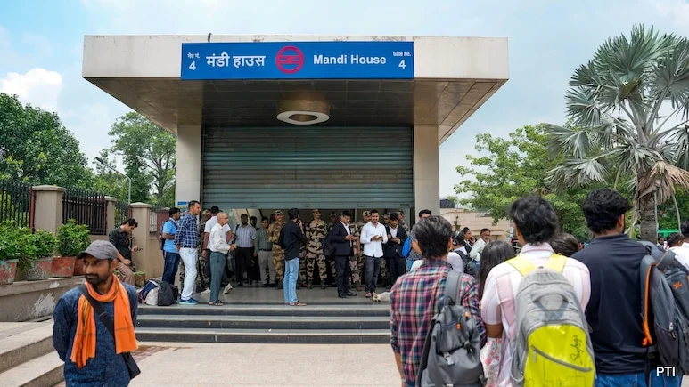 Metro Curbs, Trains Cancelled, 23,000 Cops While it backed the authorities' right to implement