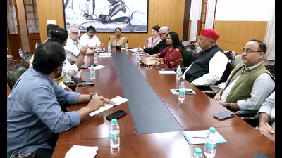 Denied permission, Opposition moves symbolic CEC 'trial' to Kharge's house