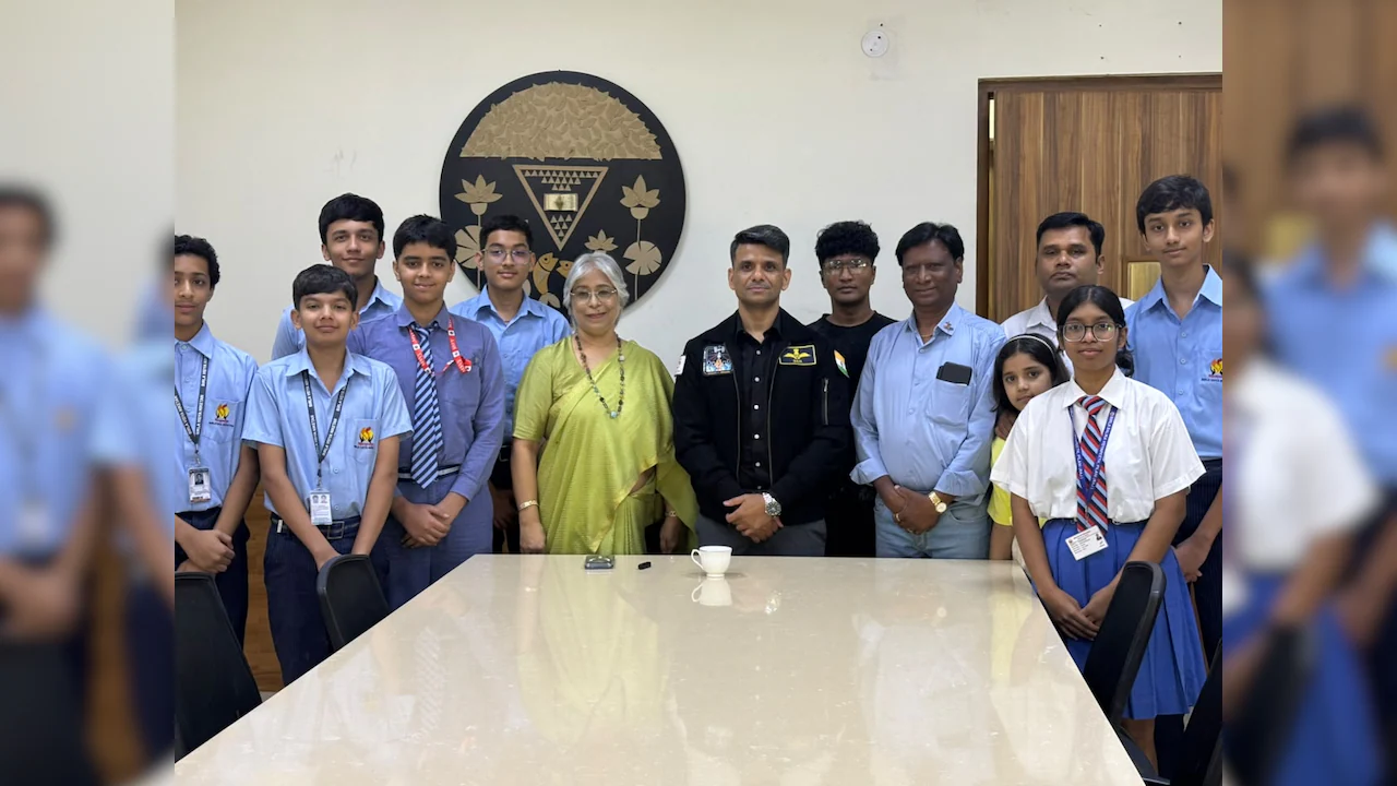 During the interaction, Shukla spoke about the emotional experience of seeing the Indian