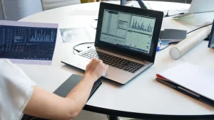 Bengaluru Data Specialist Confused About Career Move — '127% Hike Vs Retention Offer'