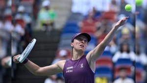 Iga Swiatek recorded her 40th victory of the season, while Elina Svitolina survived a three-set