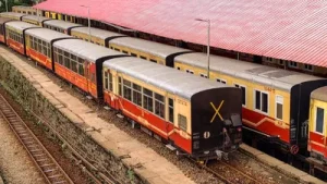 BJP and Congress workers were involved in a minor clash at Ottappalam railway station in Kerala