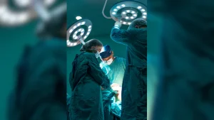 Chinese doctors have successfully shrunk a potentially life-threatening lung tumour