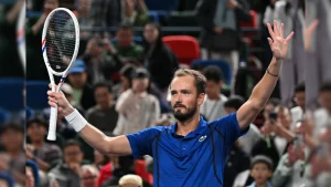 Daniil Medvedev beat Stefanos Tsitsipas in straight sets to reach the quarter-finals