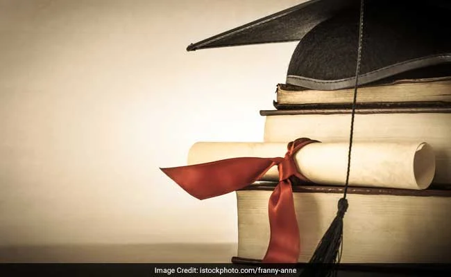 Students applying for renewal of their post-matric scholarship must submit their forms